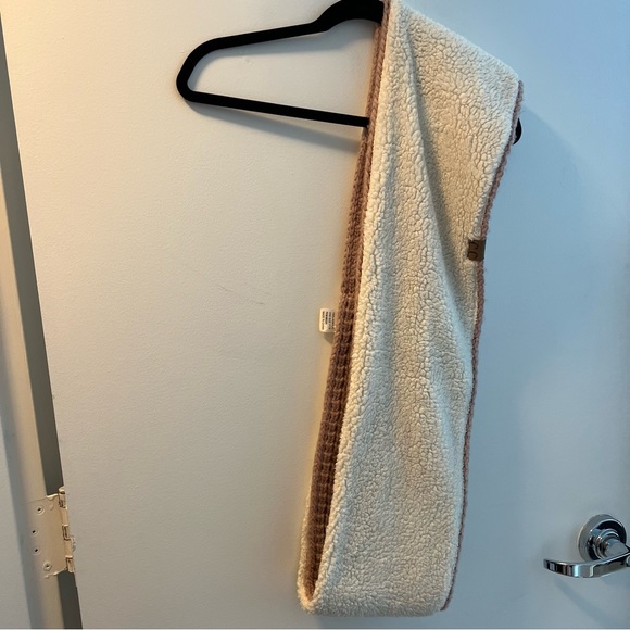 C.C. Beanie Pink Sherpa Fur CC Infinity Scarf - Picture 4 of 4